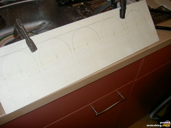 ein weiterer Blick in die Zukunft. Hier entsteht eine Brücke die ich für ein komplett neues Modul brauchen werde. Wenn ich schon einmal dabei bin, fange ich paralel zum Bahnhofsneubau ...