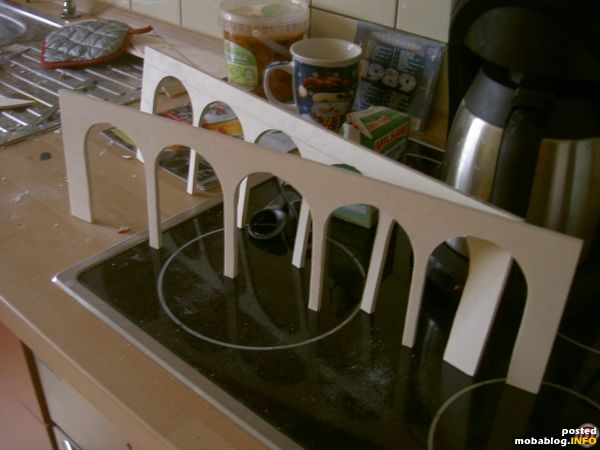 Die beiden Seitenteile der Brücke sind jetzt ausgeschnitten. Die Brücke ist aber nur ein Nebenthema das ich nicht weiter beschreiben werde. Wenn ich mit dem Bau weiter vorrangeschritten bin kann ...