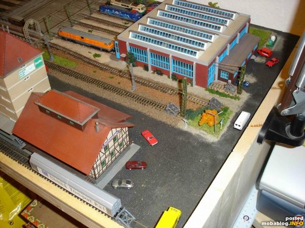 Der neue Lokschuppen mit Werkstatt und Lokleitung an der Schiebebühne.