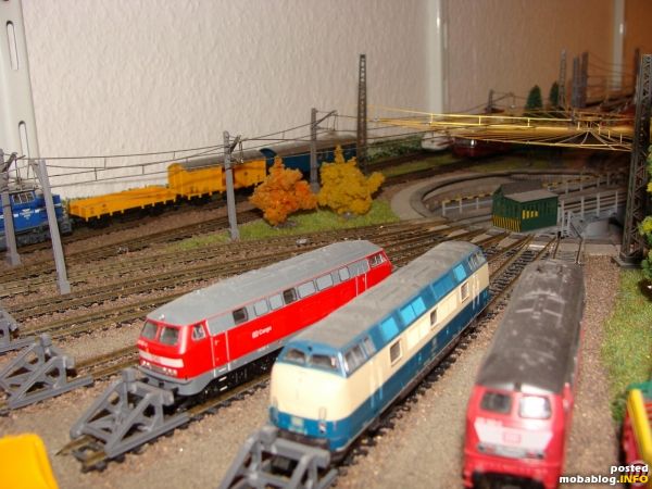 Die Diesellokabstellung an der Drehscheibe.