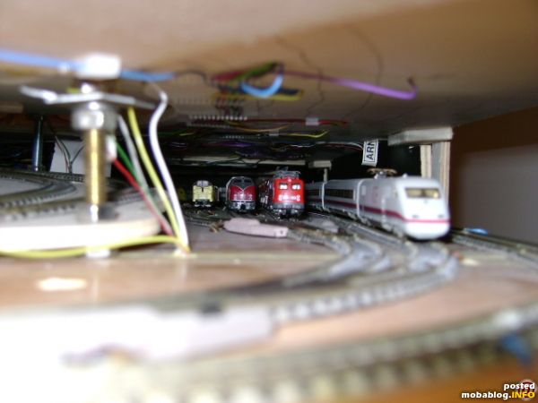 Schattenbhf unter rechtem Teil mit 2 Kameras bestückt