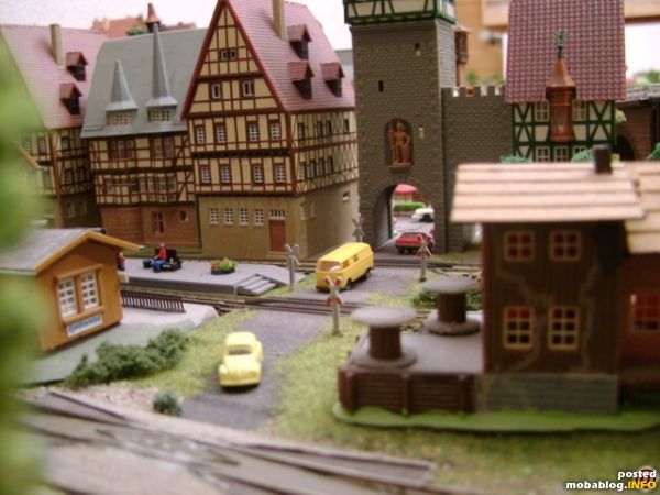 Bahnsteig Unterlenningen u. Durchgang zur Altstadt