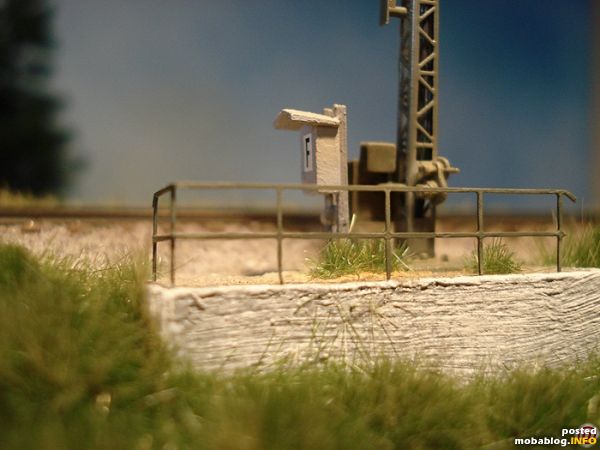 Das Geländer am Signalsockel ist wie dieser jüngeren Datums.