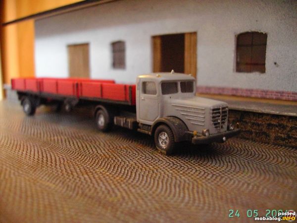 Gesuperter Wiking Laster am Güterschuppen. Es fehlt aber noch die Ladung.