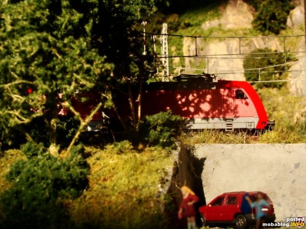 Das hier ist das neuen Teil der Anlage: die 101 fahrt entlang das Haus mit....euh...Leichte Damen! ;)