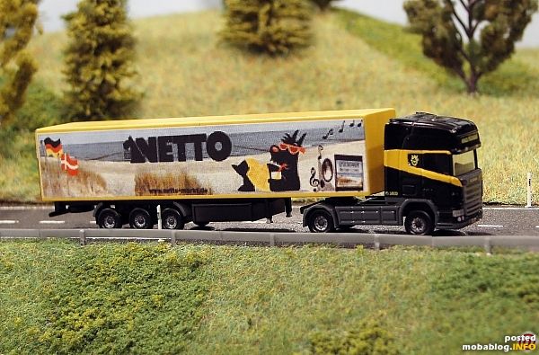 Ein Musik-Event Fahrzeug der Firma NETTO. Auch mit Decals auf den Felgen.