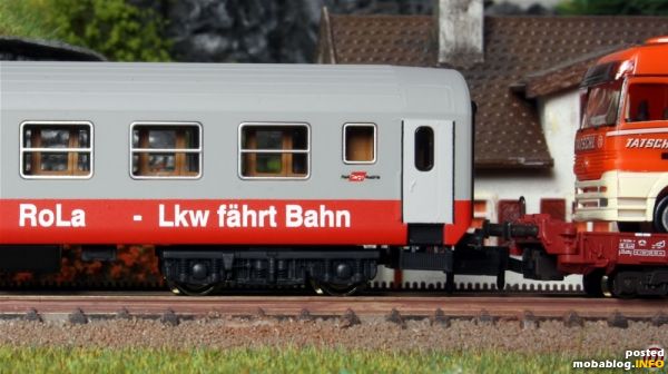 Detailansicht des Wagens - der Wagen ist mit Tampondruck bedruckt und von der Lackier- und Druckqualität nicht von einem Großserienmodell zu unterscheiden.