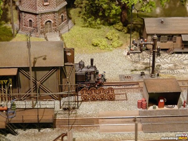 Dieseltanke und Rohrblasgerüst