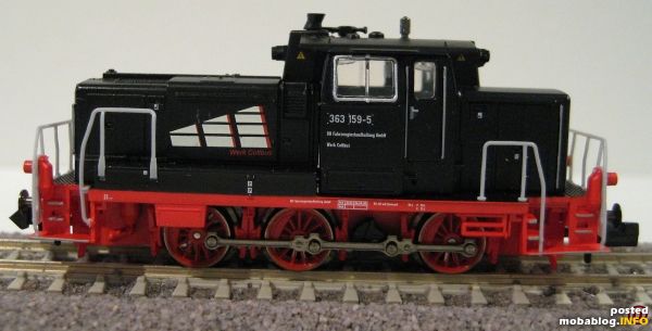 363 in schicker schwarz / roter Lackierung