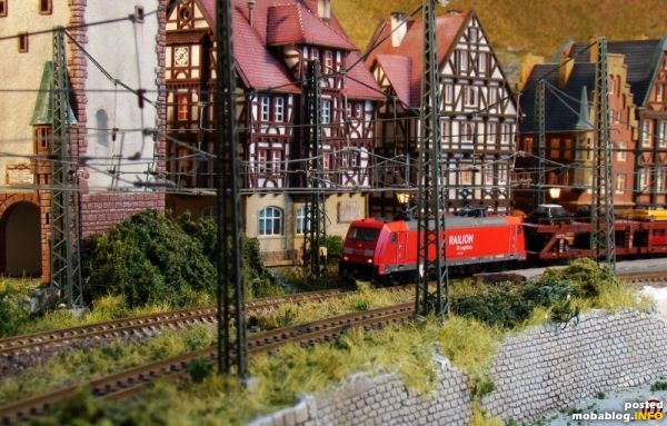 Meine neue 185.2 von Minitrix. Ich habe der Lok auch noch verbessert mit Kuswa-Bremsscheiben. Jetzt noch ein Alterung, und...fertig! OK, nur der Lok :-)