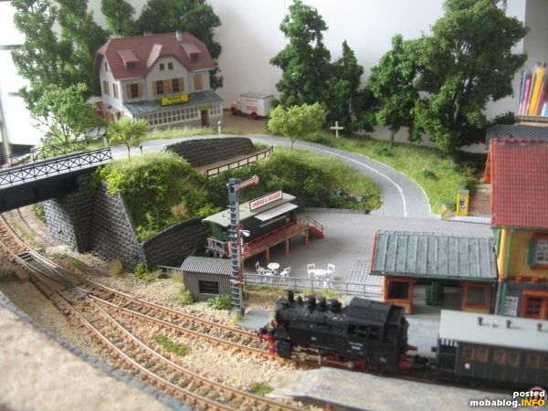 Bahnhofsvorplatz mit dem Imbiss