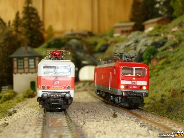 Jetzt in Verkehrsrot. Ein Schones Modell von Roco. Sunny weiss Leds