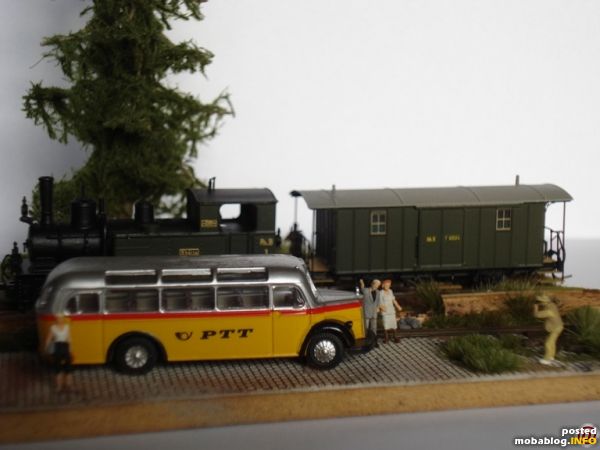 Und die Rhätia mit F4004 geht noch...