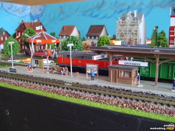 De DB 218 farht Bahnhof Groesbeek innen.