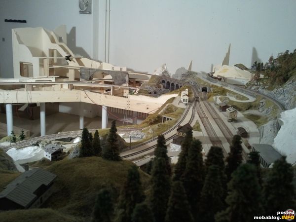 Blick von Segment 1 aus. Auf Segment 4 ganz hinten wird gerade die Doppelspur-Trasse gebaut.