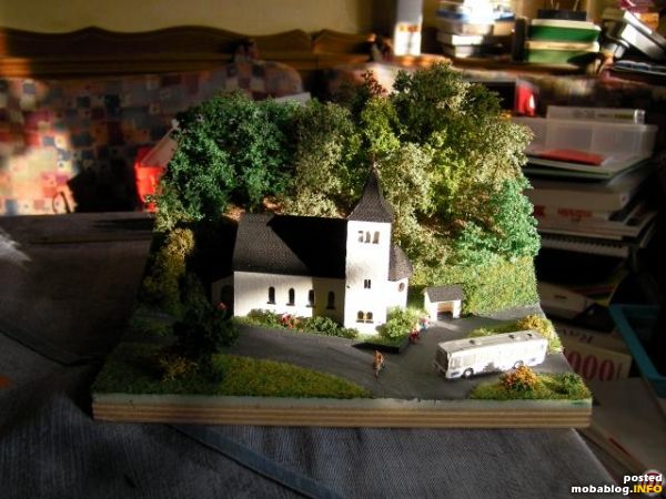 Einen genauen Baubericht dazu und viel mehr zur Spur-Z findet Ihr auf:
http://picasaweb.google.com/home