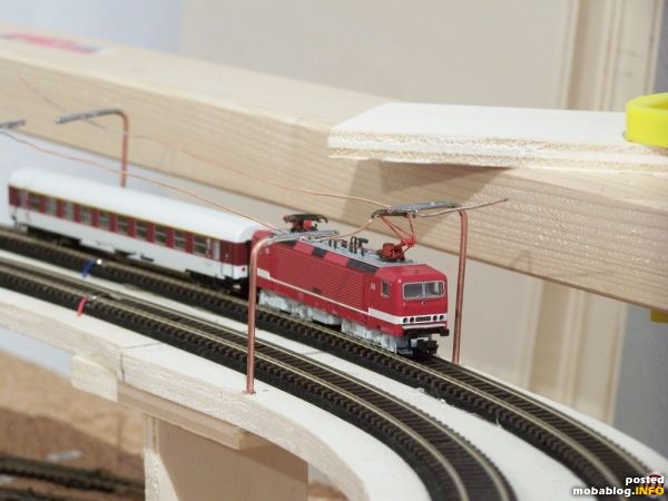 Hier ist die zweite Tunneloberleitung dargestellt. Bei den ersten Probefahrten konnte ich keine Probleme feststellen. Wichtig ist, das an den Lötpunkten kein Grat oder ähnliches stehen bleibt, da sich sonst ...
