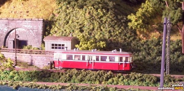 2009: Verregneter Urlaub in Litauen. Da nehme ich immer vorbeugend Bastelzeugs mit. Vor dem Urlaub noch schnell beim Großen C zwei Fahrwerke gekauft. Das eine erhielt dort einen Hut aus ...