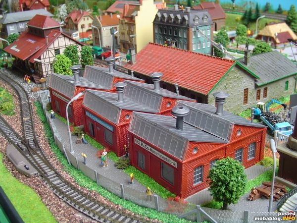 Maschinefabrik mit hausgemachte Geländer.