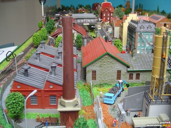 Der Truck ist entladen Kies, Kiesel-Verarbeitungsanlage.