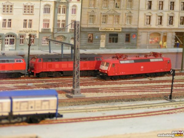 BR 120 rollt vorbei zum Ankuppeln an den IC