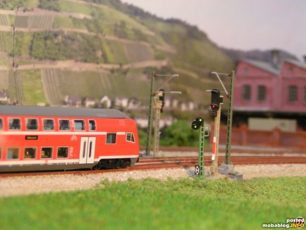 RE wartet auf den sich Annähernden InterRegio.
Bis zum nächsten Mal!