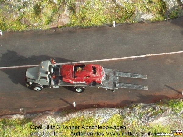 Jetzt ist das Wrack auf der Ladeprische und wird entsprechend fixiert