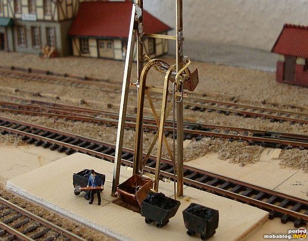 fast fertig. Man möge den überdimensionalen Hebel an der Schütte bitte nicht beachten.