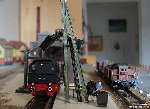 fertige Schrägbekohlung in Arbeitsstellung: Schütte ausgeklappt, Hunt in höchstmöglicher Position.