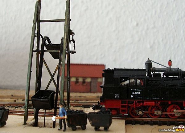 und nochmal das fertige Gerüst.
Ausführlicher gibt es die Bastelei wieder auf meiner Heimseite: http://mke.gmxhome.de/text/kohle.htm
hoffe, diese Küchentischbastelei gefällt euch!
martiN.