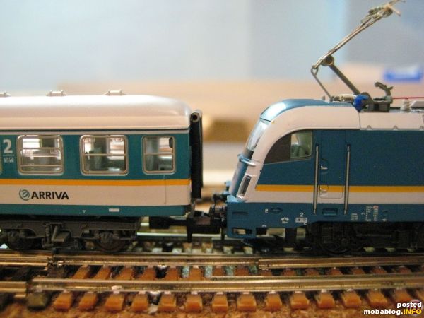 Selbst bei der hohen Hobbytrain Lok ist der Wagen noch zu hoch