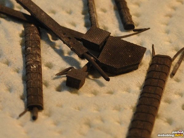 Die Weinert-Teile für die mechanischen Stellwerkseinrichtungen wurden in Ndetail Patina braun gebadet.