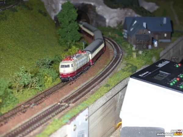 Der TEE mit 103 155 an der Spitze rauscht gen Süden