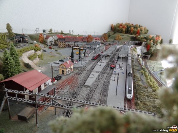 Bahnhof von der linken Seite aus betrachtet