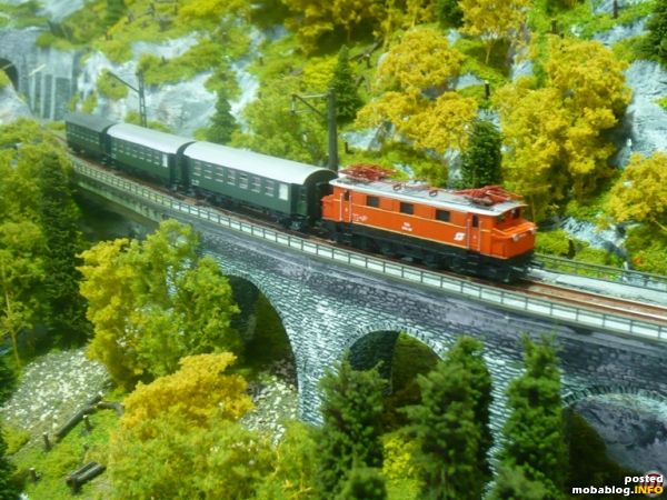 1670 mit 8-fenstrigen Spantenwagen am Mayentalviadukt