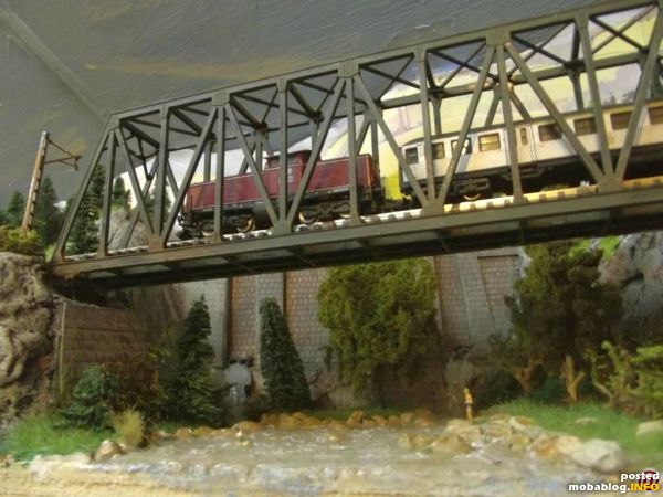V100 mit Silberlingen überquert die Wupper.