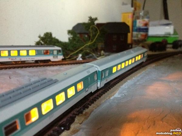 BR 628 und 610 an der Bahnhofseinfahrt ( der 610 steht deshalb so schief weil der hintere Teil in der Kurve steht, und durch die Neigetechnik sieht das dann so ...