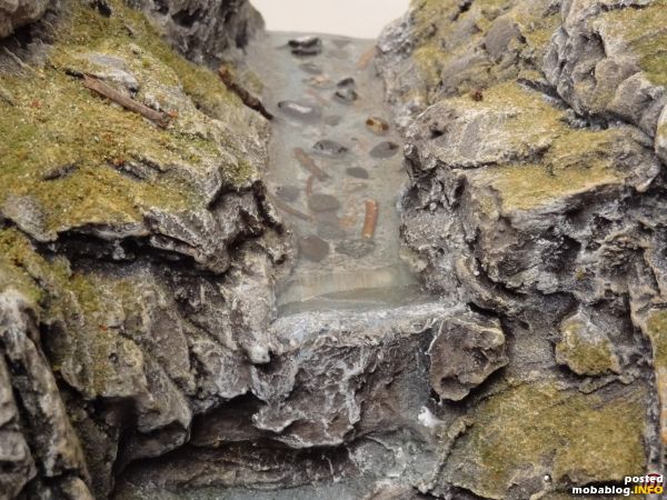 Der oberste Abschnitt. Der Fluss ist bereits gegossen, aber die Flussoberfläche ist noch nicht aufgebracht. Auch hier wird Water Effects zum Einsatz kommen, um Wellen, Strömungen, etc zu formen, so ...