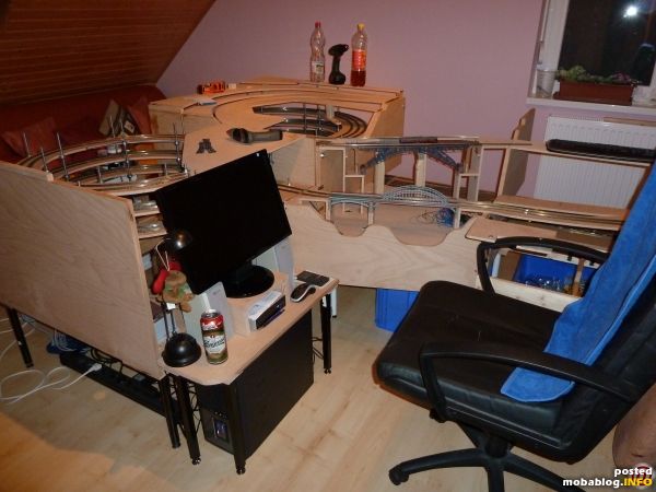 Die Schaltzentrale wurde verlegt, um mitten drin zu sitzen und alles besser sehen zu können.