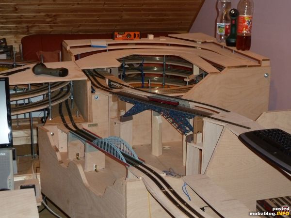 Auch die letzte Brücke wurden in der großen Paradestrecke verbaut.