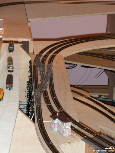 Diese Weichenstrasse ermöglicht in der dreigleisigen Paradestrecke fast alles, was man sich an Zugbewegungen wünscht. ;-)