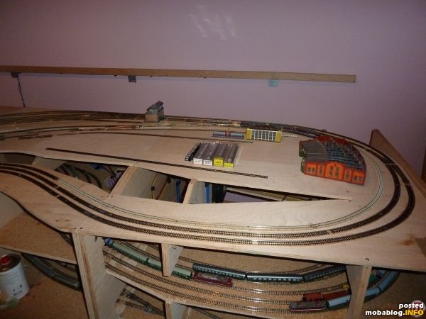 Jetzt schon mal schauen, wie und wo ich das BW realisiere. Dies ist jedoch nur zum testengedacht.
Denn Planen und im die Bahn im realen sehen (musste ich lernen) sind Welten.