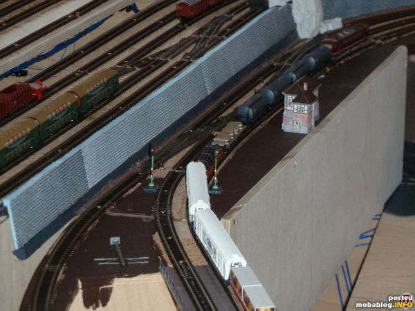 Die ersten Signale stehen und werden angeschlossen.
--> Es leuchtet was ;-) und schaltet automatisch durch TC.