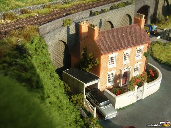 Das Bed & Breakfast - Haus mit kleinem Garten und Garage.