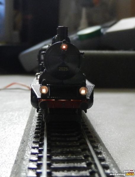 Frontalansicht (Die weiße Led ist mit orangenem Edding behandelt)