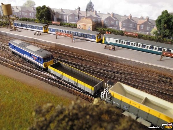 Der Sonntag Morgen in Philtown-Terminus - der Bauzug macht Pause im Goods-Siding.