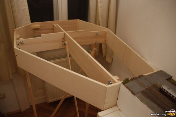 Das Modul ist in offener Rahmenbauweise mit 10mm Sperrholz realisiert.