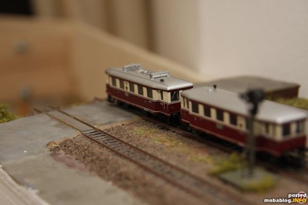 Der Triebwagen wartet schon erwartungsvoll auf die erste Testfahrt.