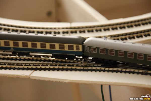 Die Roco-m-Wagen sind bei mir die empfindlichsten Wagen. Wenn Sie es durch den Bogen schaffen, geht sich der Rest auch aus.
