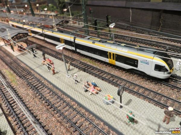 Der Eurobahn-Flirt (BR 428, Liliput) kurz vor der Abfahrt.